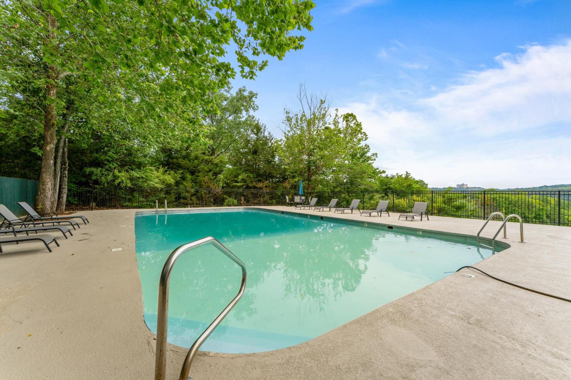 New Ozark Oasis Luxe Retreat With Hot Tub * Hollister