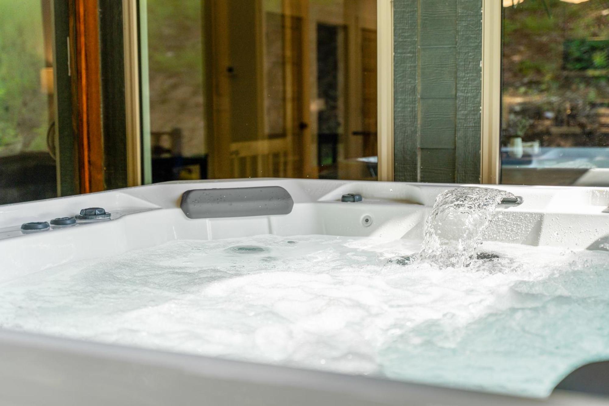Hébergement de vacances New Ozark Oasis Luxe Retreat With Hot Tub *