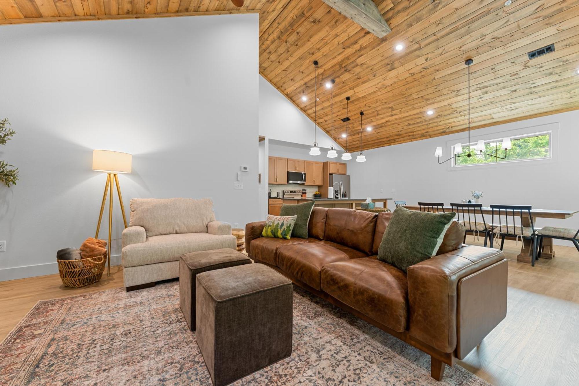 New Ozark Oasis Luxe Retreat With Hot Tub