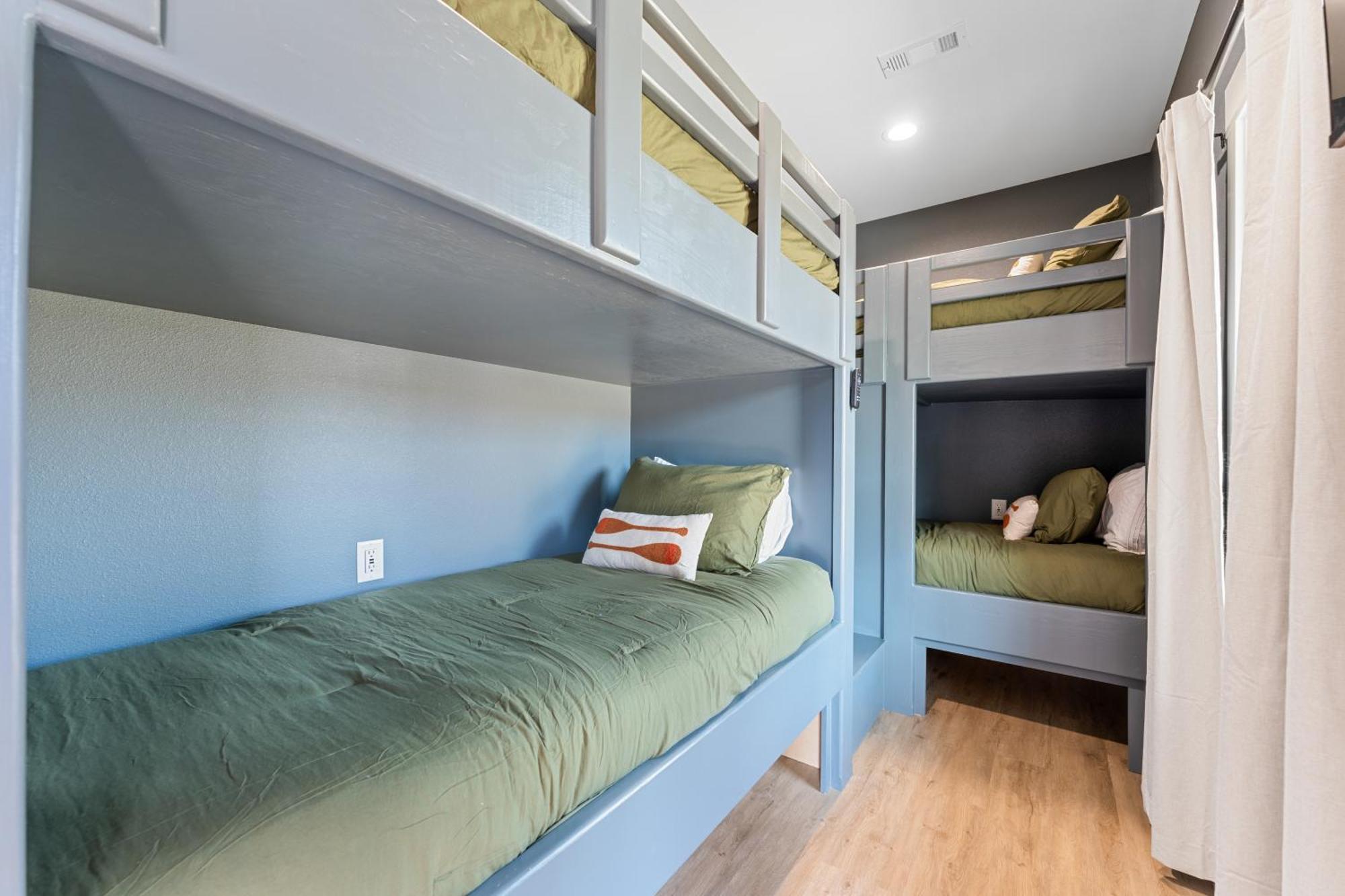 New Ozark Oasis Luxe Retreat With Hot Tub Hébergement de vacances *