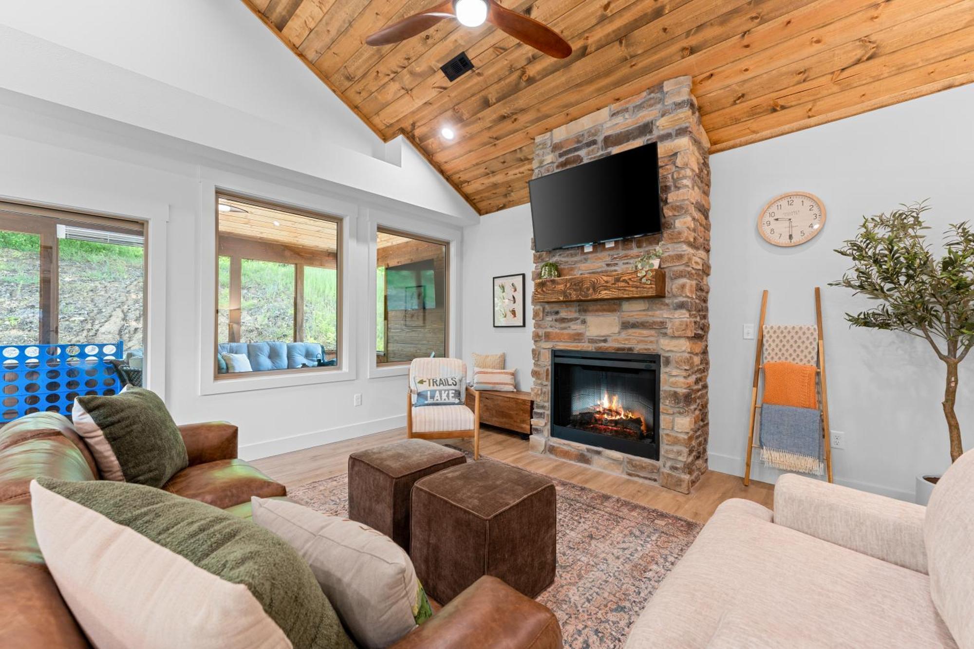 New Ozark Oasis Luxe Retreat With Hot Tub Hébergement de vacances Hollister
