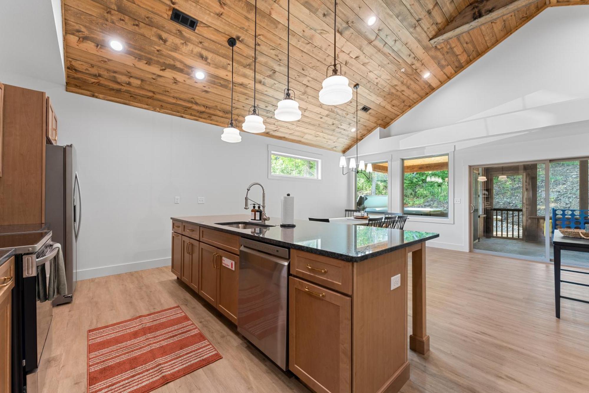 New Ozark Oasis Luxe Retreat With Hot Tub Hébergement de vacances *