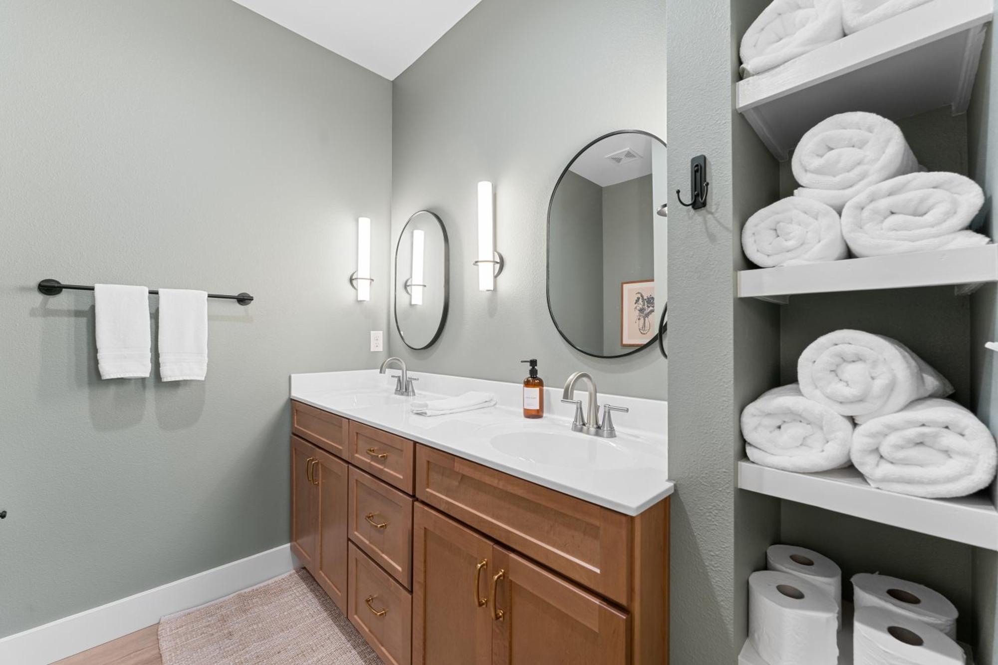 New Ozark Oasis Luxe Retreat With Hot Tub Hébergement de vacances