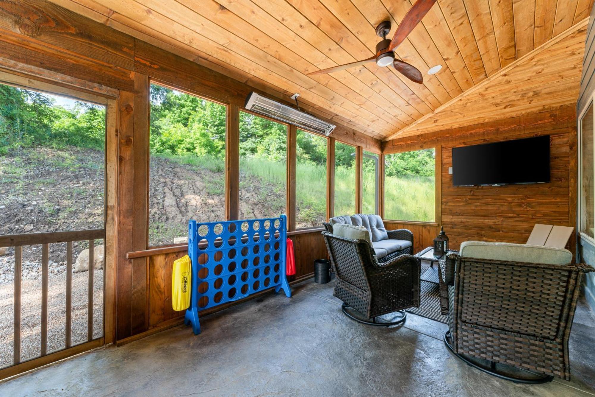 New Ozark Oasis Luxe Retreat With Hot Tub Hébergement de vacances *