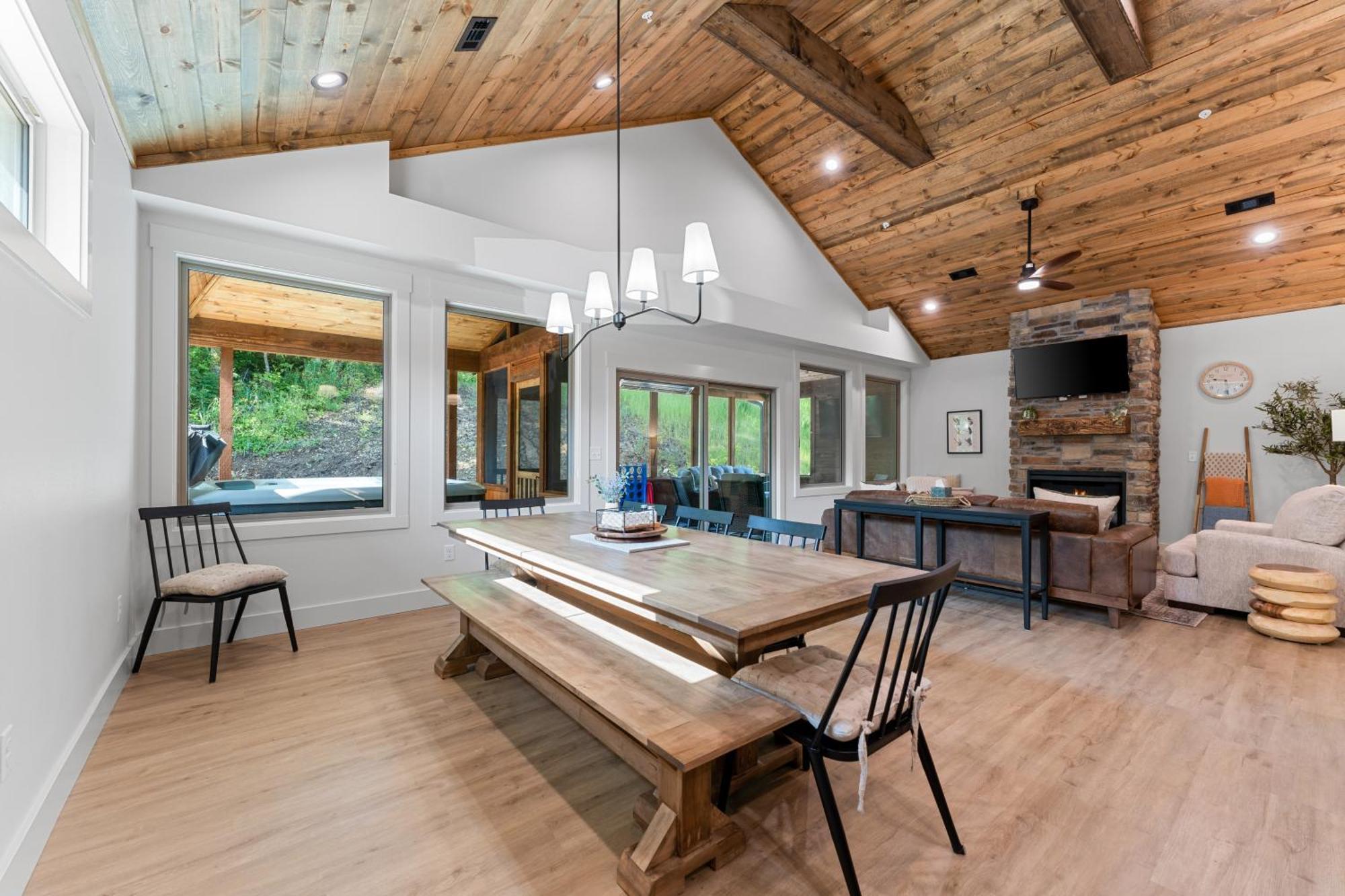 New Ozark Oasis Luxe Retreat With Hot Tub