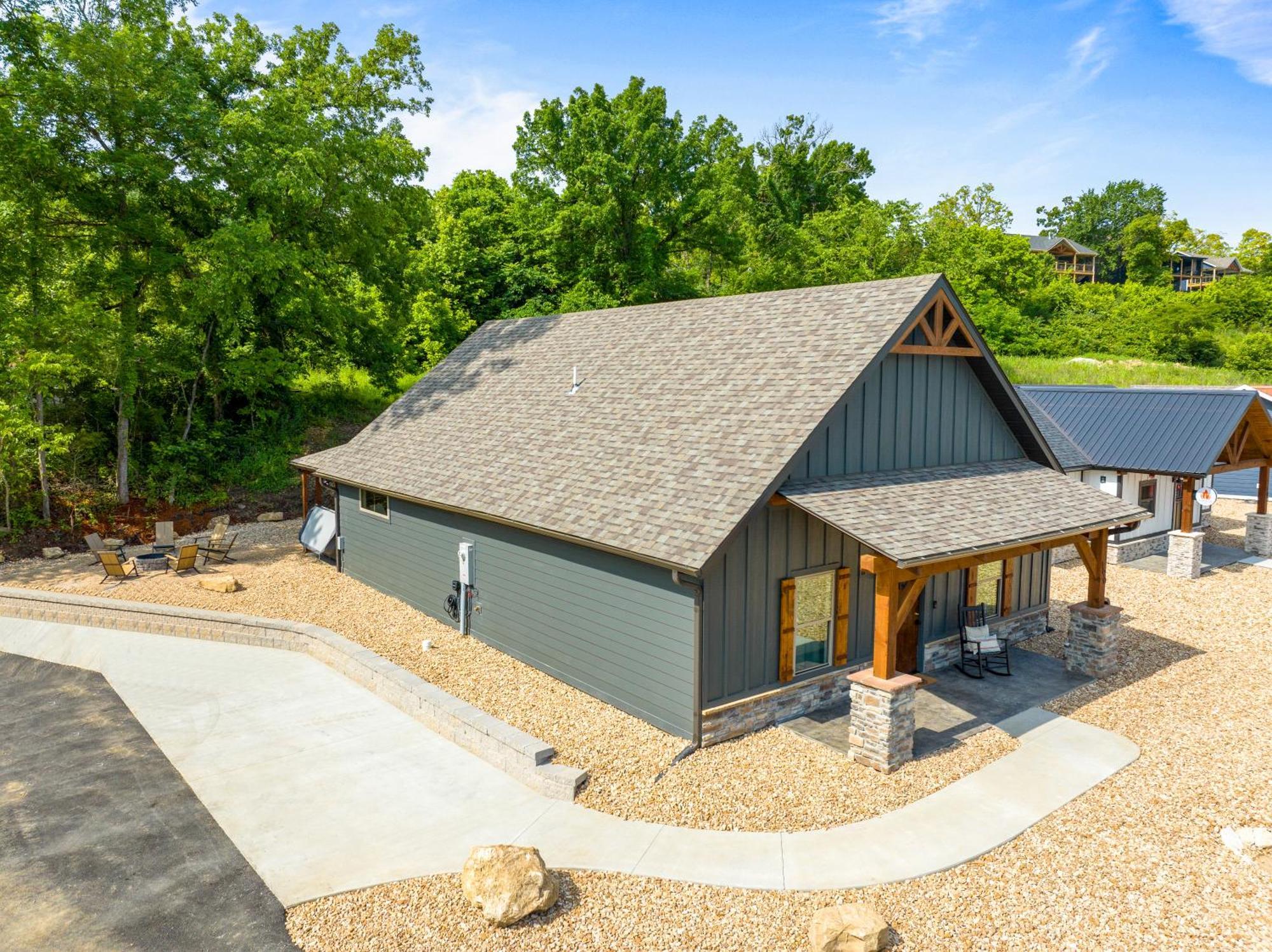 New Ozark Oasis Luxe Retreat With Hot Tub *