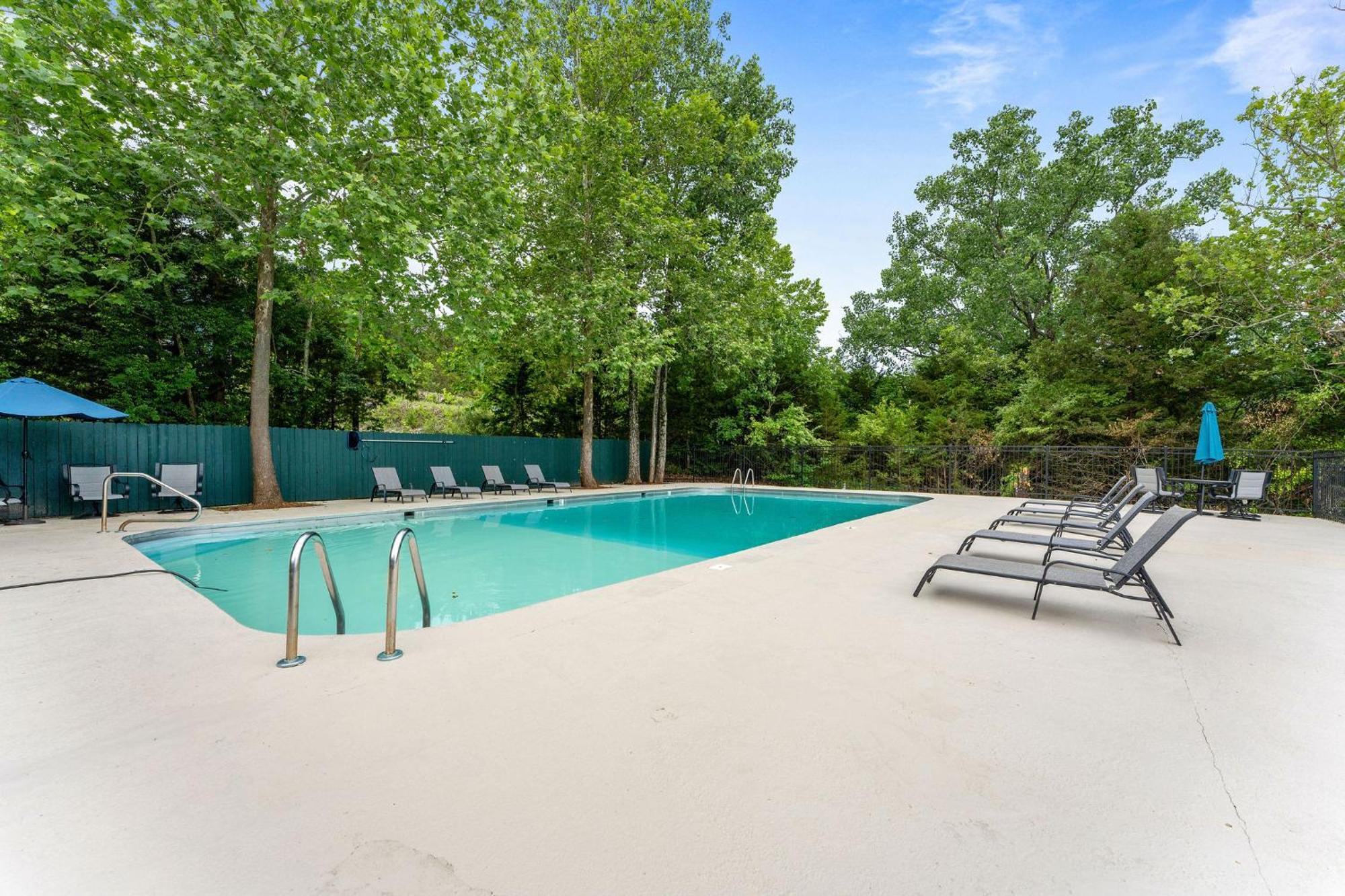 Hébergement de vacances New Ozark Oasis Luxe Retreat With Hot Tub