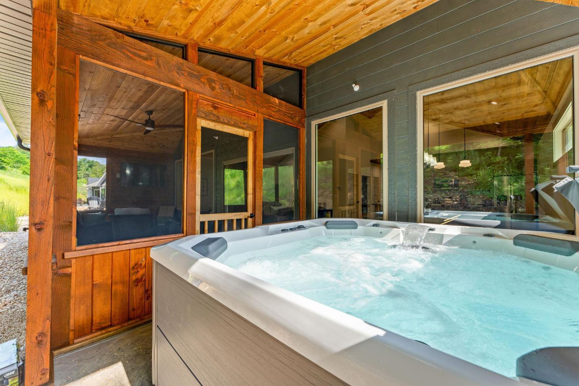 Hébergement de vacances New Ozark Oasis Luxe Retreat With Hot Tub *