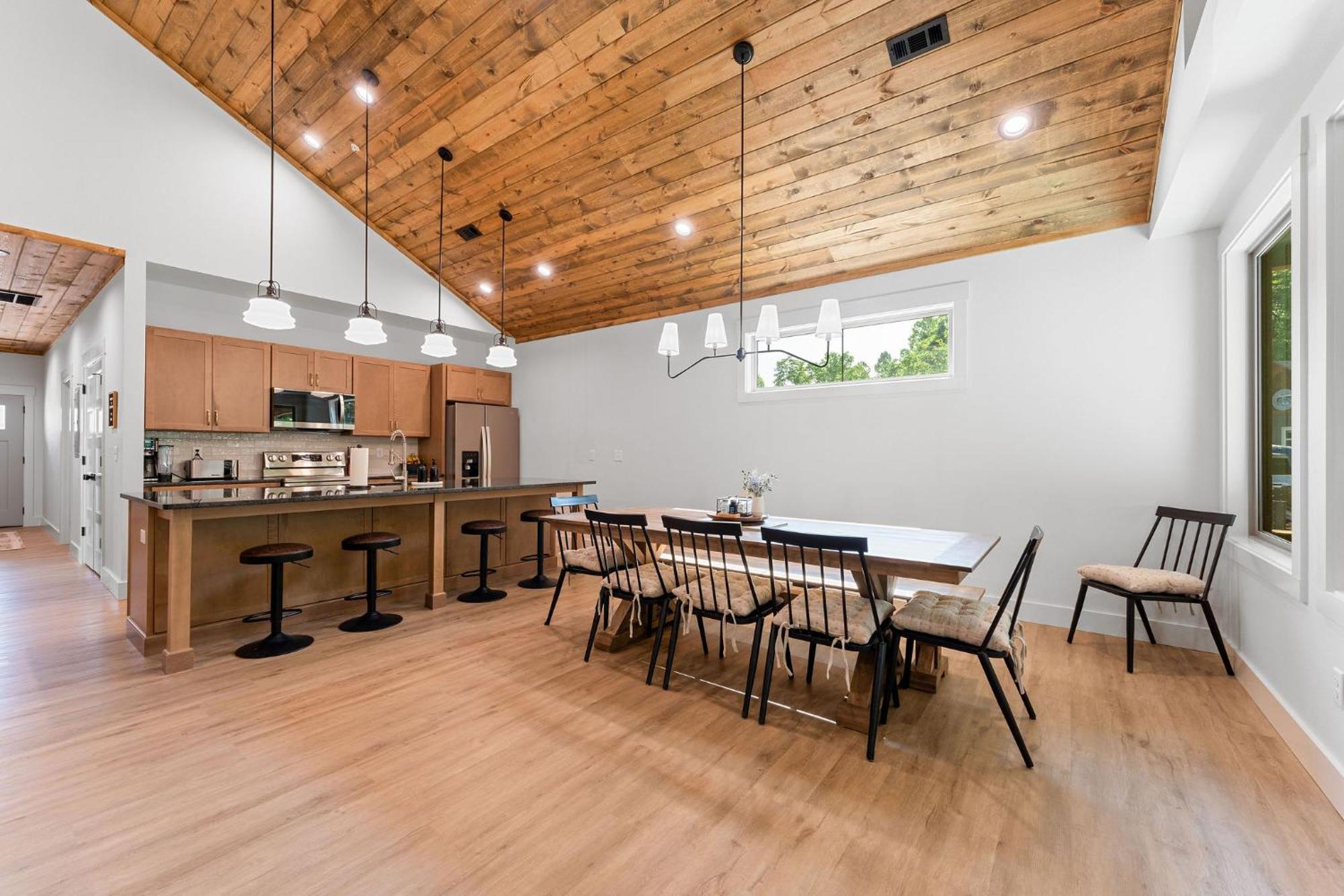 New Ozark Oasis Luxe Retreat With Hot Tub Hollister